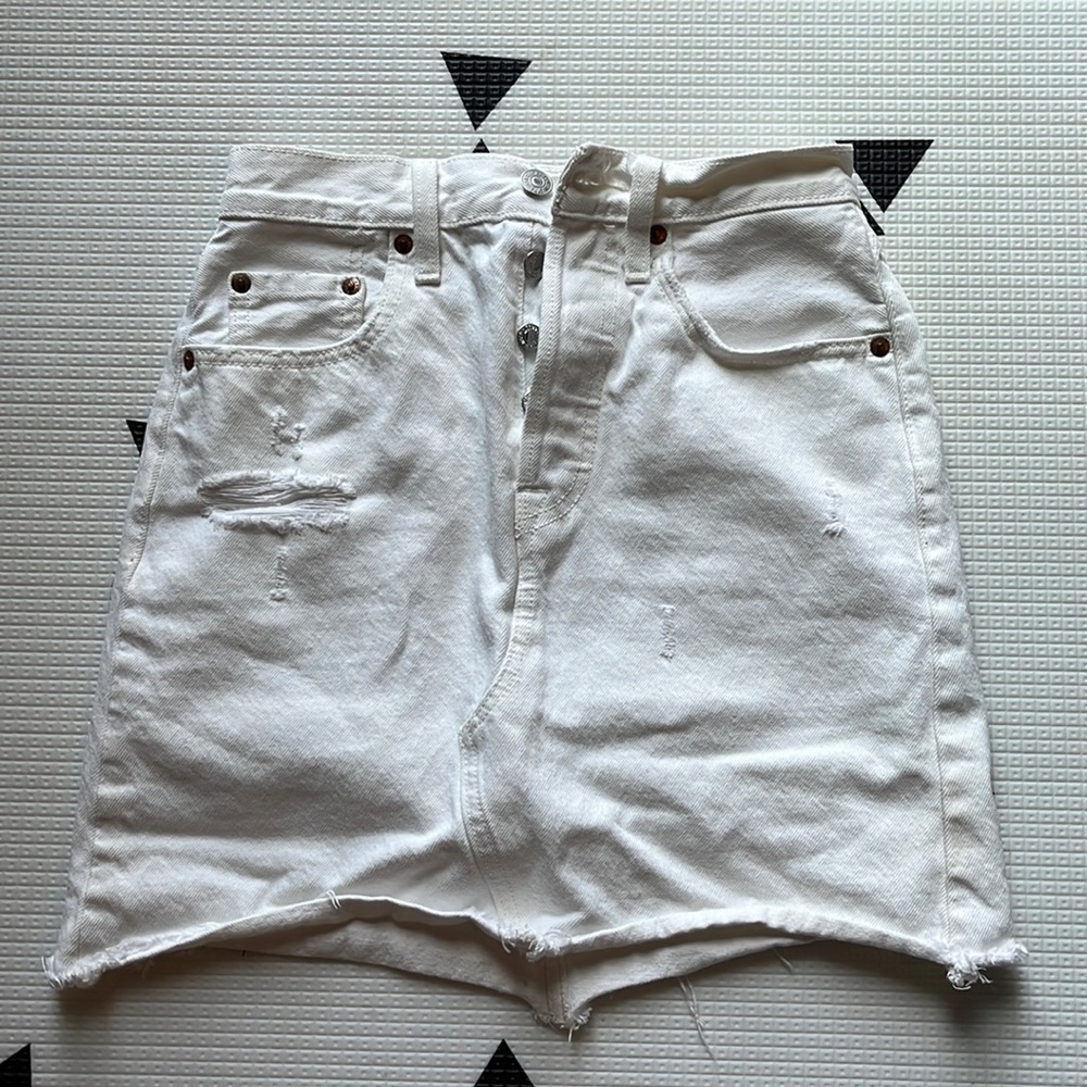 Levi’s mini skirt